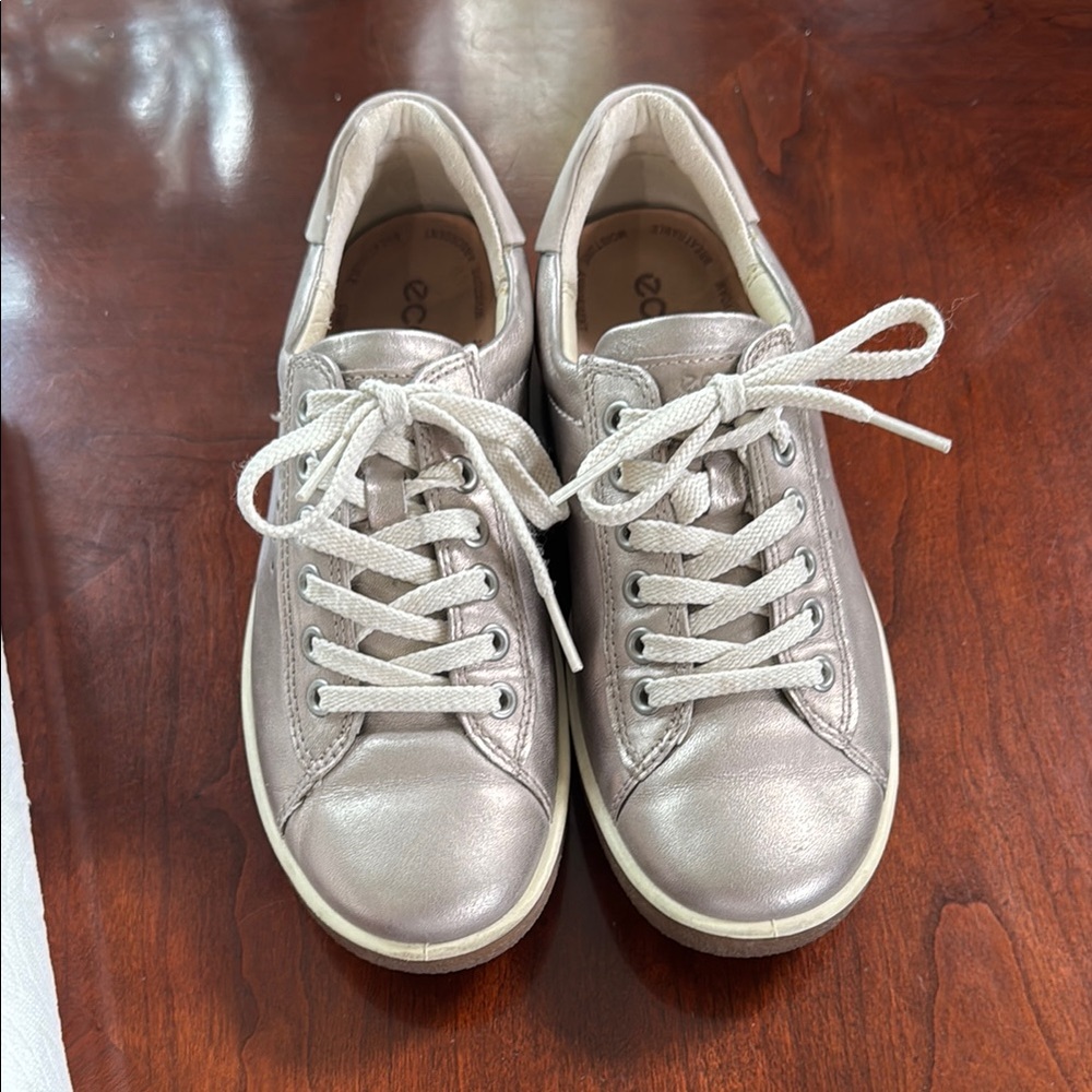 Ecco Silver Sneakers Sleek Modern Design